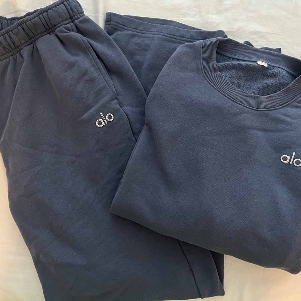 Alo Yoga Navy Blue Sweatshirt and Sweatpants Set
